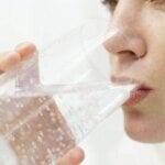 Apa de la robinet şi riscurile la care te expui când o consumi