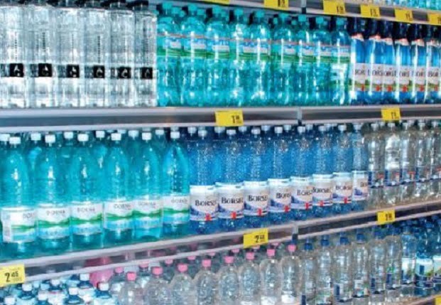 ATENTIE! 5 marci de apa plata verificate de Protectia Consumatorilor sunt improprii consumului uman