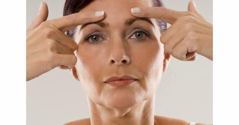 Masajul facial: 10 minute pentru a-ţi remodela SINGURA chipul