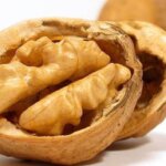 Consumul regulat de nuci poate preveni cancerul la sân