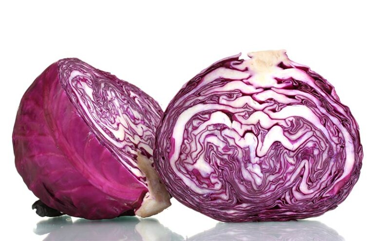 6 motive sa mananci o salata din VARZA ROSIE